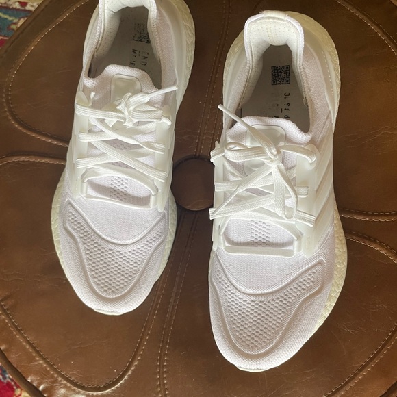 Adidas Ultraboost 22 - Picture 2 of 8